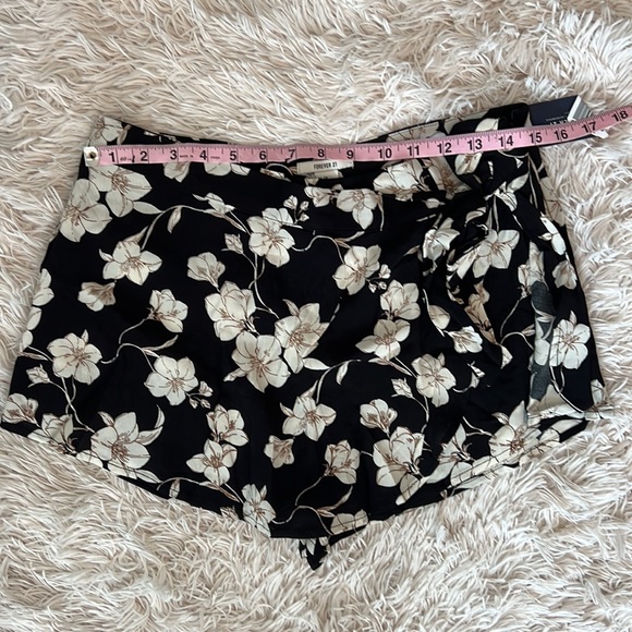 New with tags floral skort - Picture 7 of 7